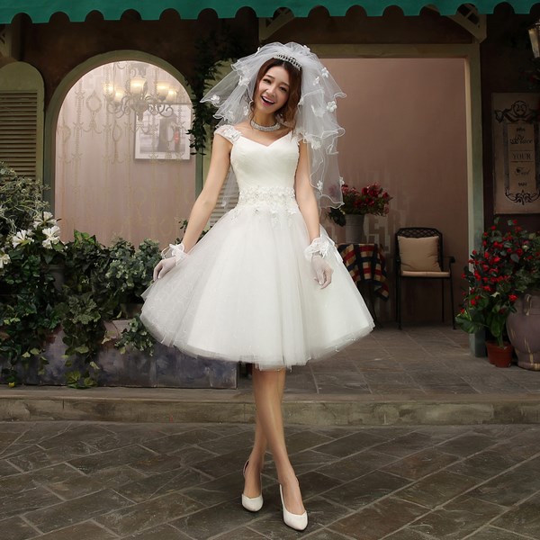 Les plus belles robes de mariée courtes: photos de robes courtes pour les mariées les plus audacieuses
