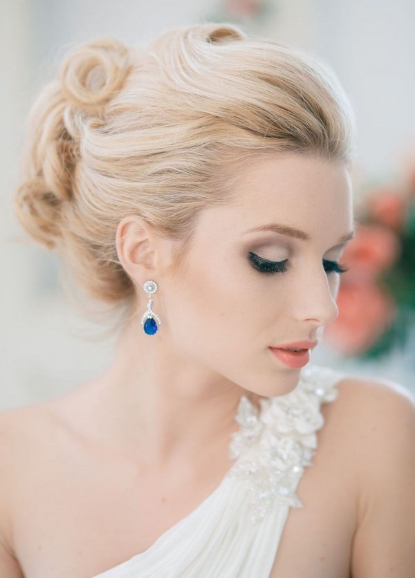 Γαμήλια χτενίσματα 2019-2020. Καλύτερα hairstyles για τη νύφη: φωτογραφίες, ιδέες
