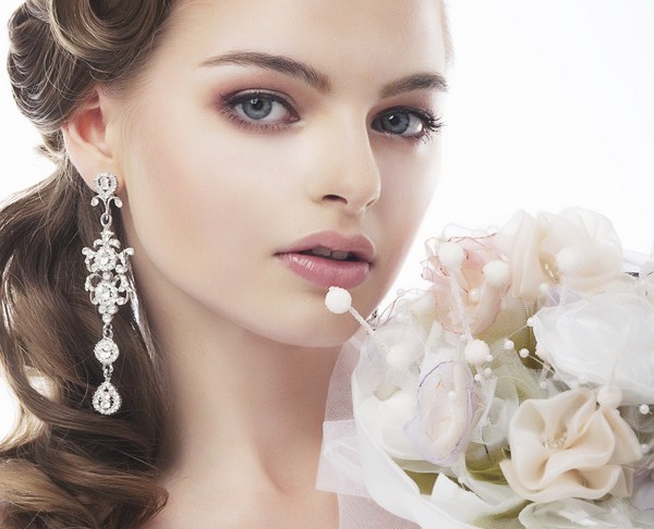 Piękny makijaż ślubny dla panny młodej 2020-2021: zdjęcia, pomysły na makijaż ślubny