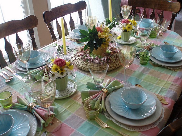 إعداد طاولة احتفالية: كيفية ترتيب طاولة بشكل جميل في المنزل - صورة