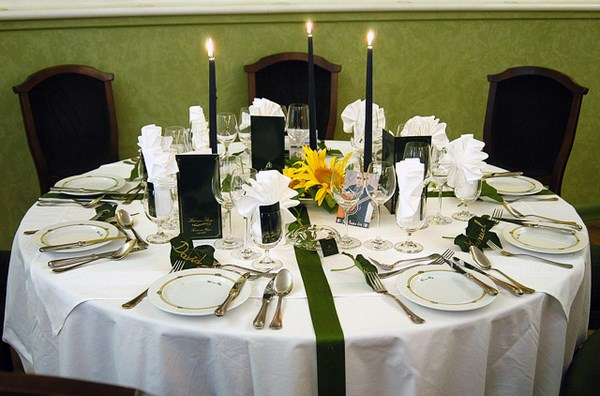 Setarea mesei festive: cum să aranjați frumos o masă acasă - fotografie