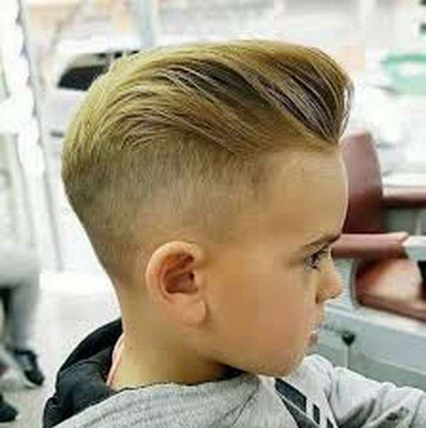 Modne fryzury dla chłopców 2020-2021: zdjęcie