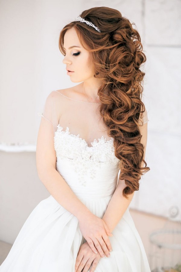 Kiểu tóc cưới 2019-2020. Những kiểu tóc đẹp nhất cho cô dâu: hình ảnh, ý tưởng