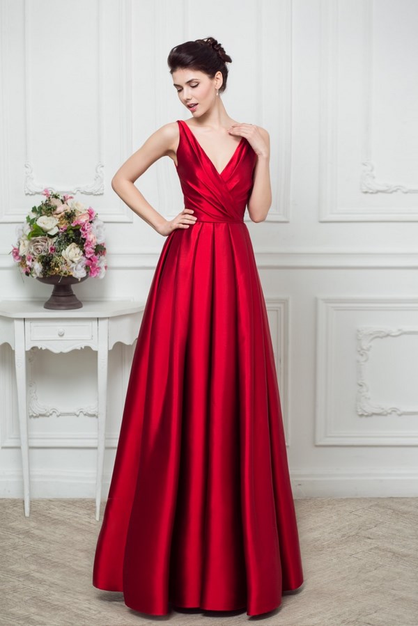 Gražiausios raudonos suknelės 2020-2021: nuotraukos, naujienos