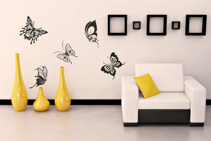 Ako krásne vyzdobiť stenu v miestnosti: fotografie, nápady