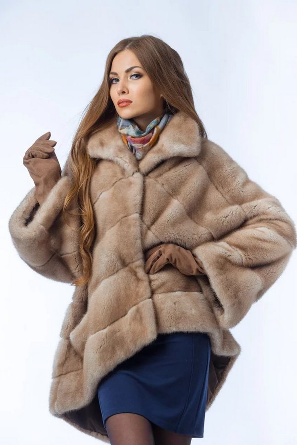 Hvilke pelsfrakker er moderigtige denne sæson: de mest luksuriøse pelsfrakker fra 2019-2020?
