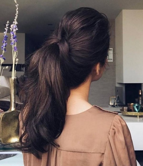 Stilinga ponytail šukuosena: geriausi ponytail šukuosenų pavyzdžiai ir idėjos - nuotrauka