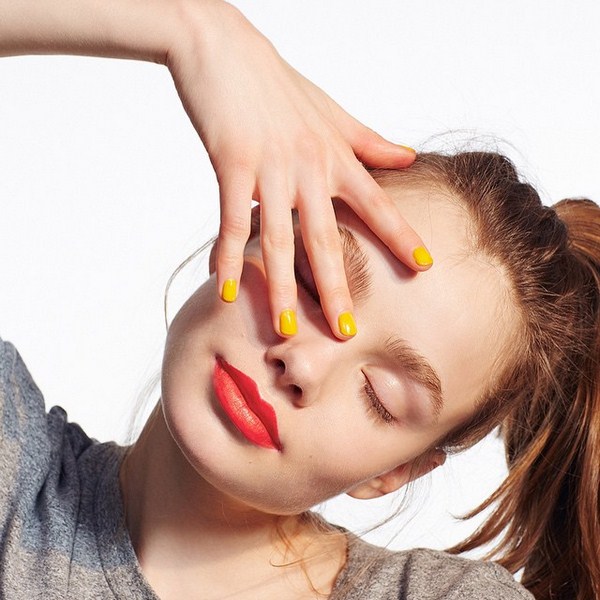 Manicure amarelo original 2020-2021 em diferentes estilos: novos itens, idéias, tendências
