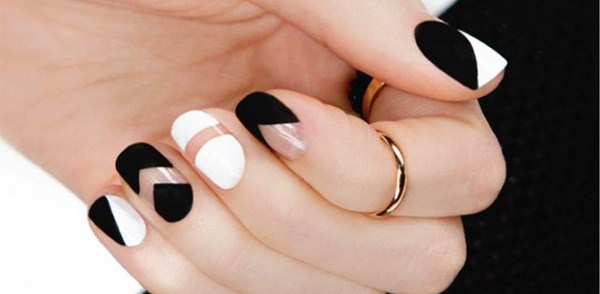 Piękny czarno-biały manicure 2020-2021: najlepsze pomysły na czarno-białe wzory paznokci w różnych stylach