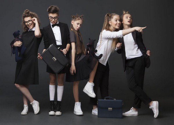 Pakaian seragam sekolah bergaya 2020-2021 untuk kanak-kanak lelaki dan perempuan: TOP 100+ idea foto