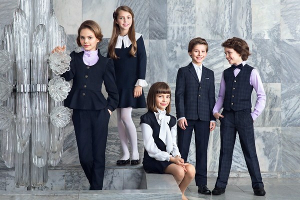Elegante uniforme escolar 2020-2021 para niñas y niños: TOP 100+ ideas para fotos