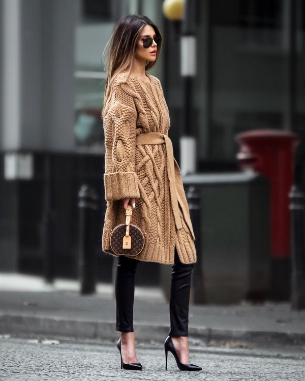 Street fashion street style fall-winter 2020-2021: photo-ideas of images