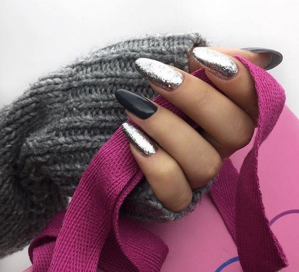 Festive glitter nail design 2020-2021: the most chic manicure in the photo