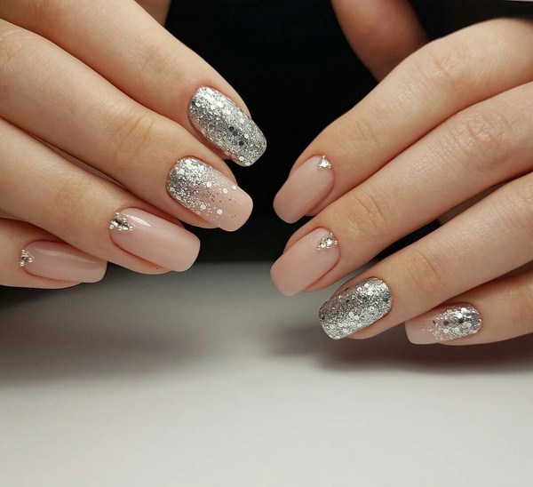 The most fashionable manicure with rhinestones: great ideas and colorful photos of the season 2020-2021