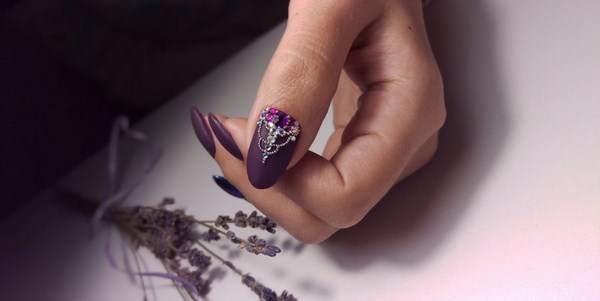 The most fashionable manicure with rhinestones: great ideas and colorful photos of the season 2020-2021