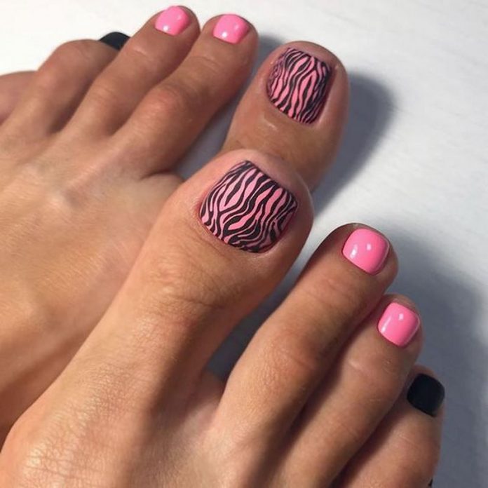 2020 summer pedicure design: the latest trends in the photo