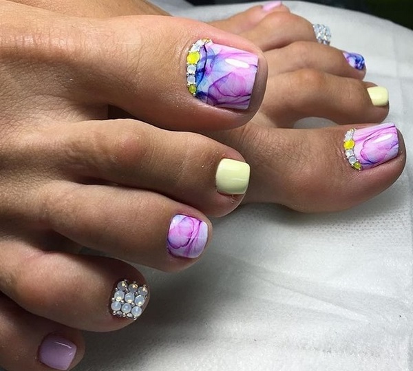 2020 summer pedicure design: the latest trends in the photo