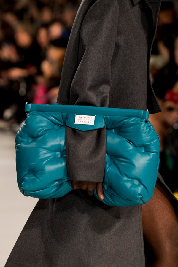 Novas 7 principais tendências de bolsas outono-inverno 2020-2021: modelos brilhantes e estilos de moda