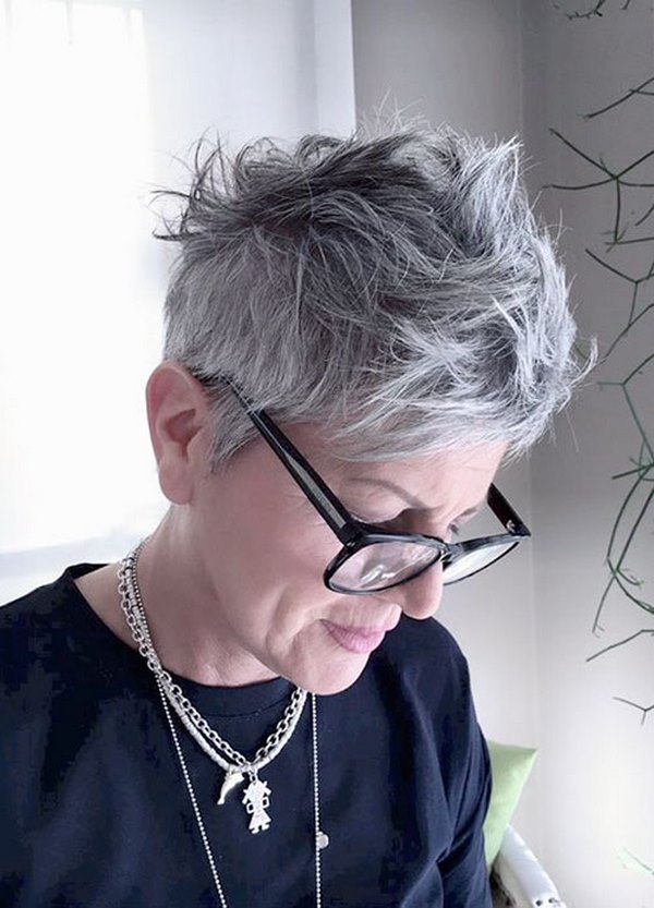 Potongan rambut elegan 2020-2021 untuk wanita 40, 50 dan 60 tahun: kelihatan segar dengan potongan rambut anti-penuaan