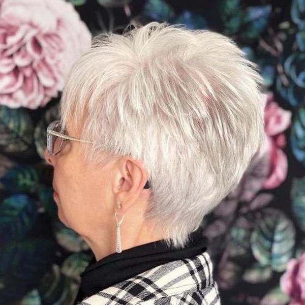 Cortes de cabelo elegantes 2020-2021 para mulheres de 40, 50 e 60 anos: looks frescos com cortes de cabelo antienvelhecimento
