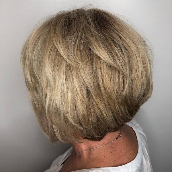 Elegante Haarschnitte 2020-2021 für Frauen im Alter von 40, 50 und 60 Jahren: frisches Aussehen mit Anti-Aging-Haarschnitten