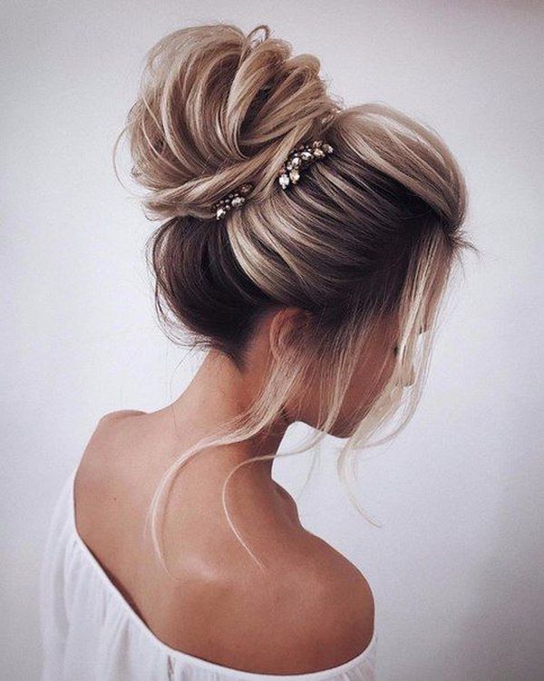 Inspirational hairstyles for the evening: the latest trends and trends 2020-2021