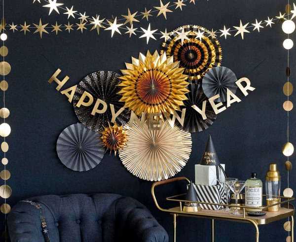 Hvordan man smukt dekorerer nytårsbordet 2021 - tip til fototips