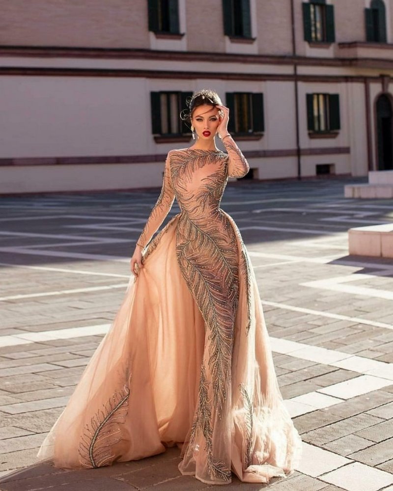 Oduševljena maturalna haljina 2020.: Ne propustite najbolje ideje slika na maturantskom plesu!