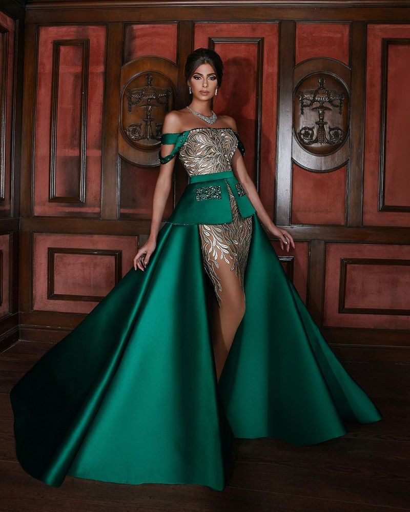 Charming satin dresses 2020-2021. Ang pinakamahusay na bagong makintab at sparkling na damit