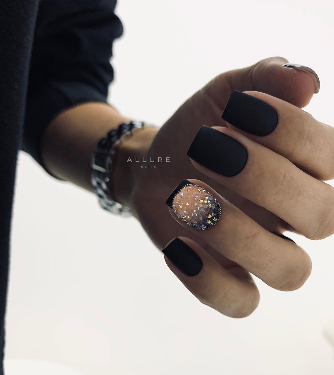 The most beautiful manicure trends in the season 2020-2021: top new products, the best ideas in the photo