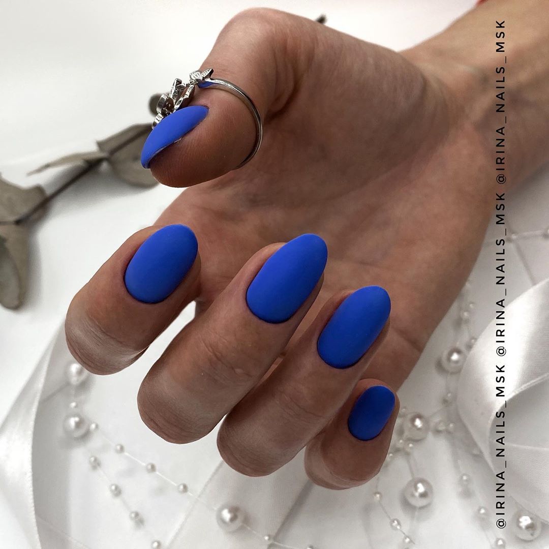 Manucure bleue élégante 2020-2021: idées, nouvelles, tendances - photo