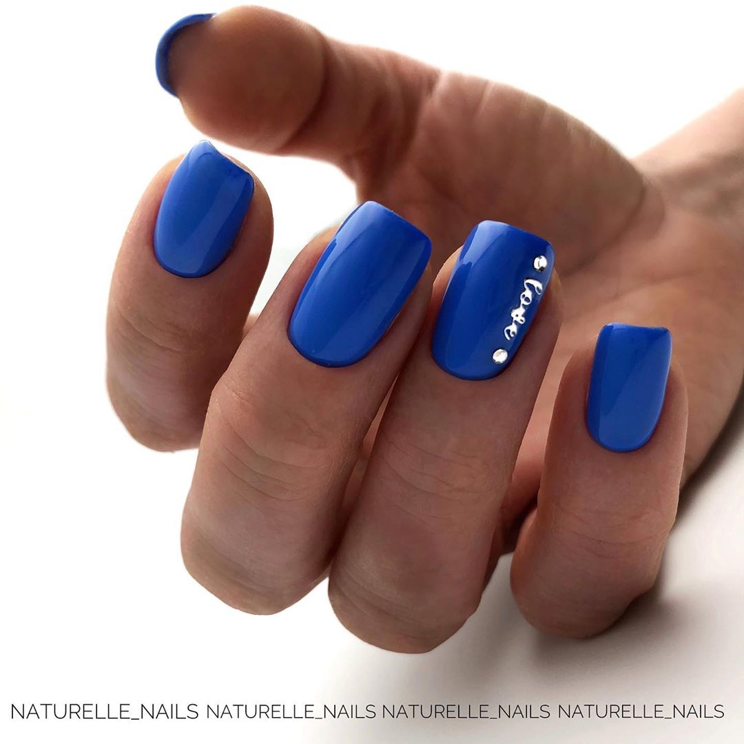 Elegante manicure blu 2020-2021: idee, novità, tendenze - foto